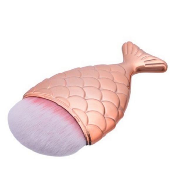 Cute Metallic Rose Gold Mermaid Fish Make Up Brush - Picture 2 of 4